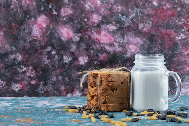 Pie slices with sultana and a jar of milk