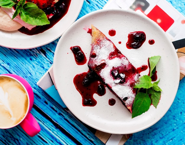 Free Photo pie topped with berry jam