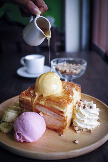 Piece of cake with ice cream balls