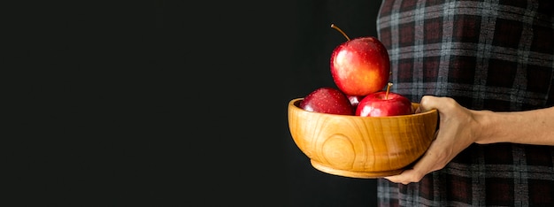 Free photo pile of apples in a bowl copy space