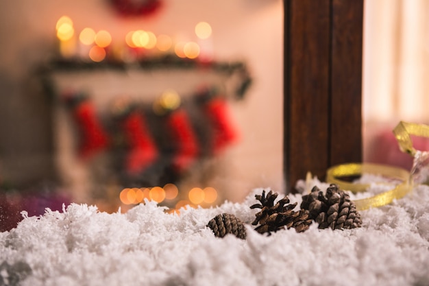 Free photo pinecones on fake snow