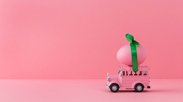 Free photo pink easter car with pink egg