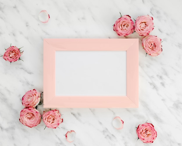 Free photo pink frame surrounded by roses