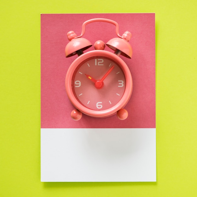 Free photo pink pastel analog alarm clock