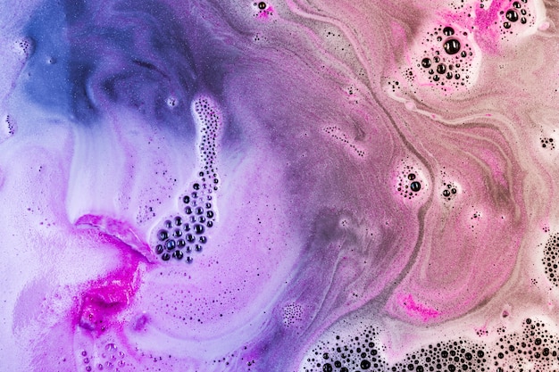 Free photo pink water with bath bomb