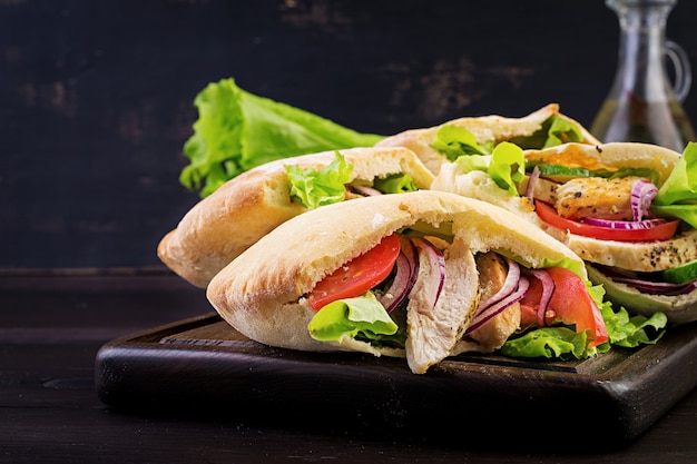 Pita stuffed with chicken, tomato and lettuce