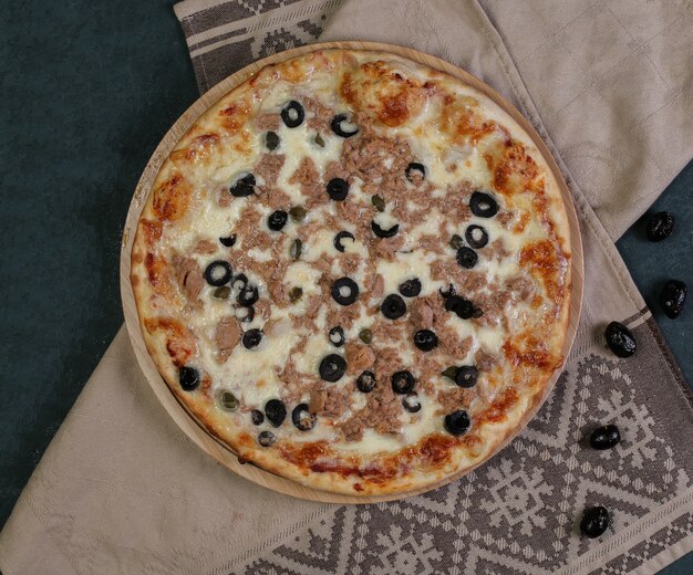 Pizza with chopped meat and black olives