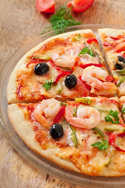 Free Photo pizza with shrimp, salmonnd olives