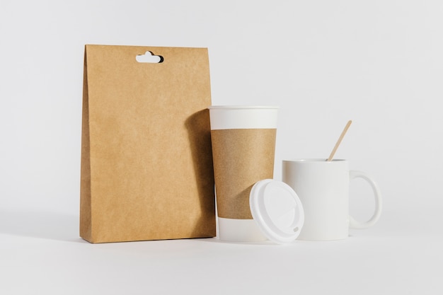 Free Photo plastic cup and mug next to bag