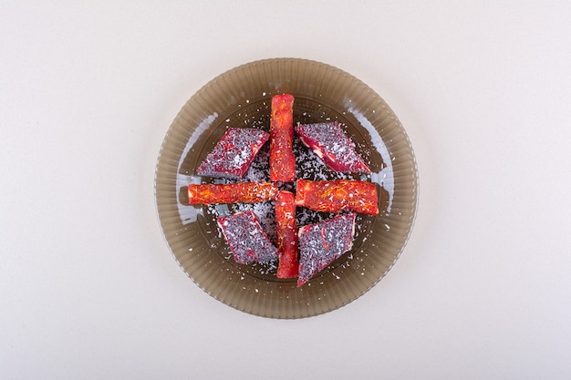 Free photo plate of candied fruit pulps placed on white background. high quality photo