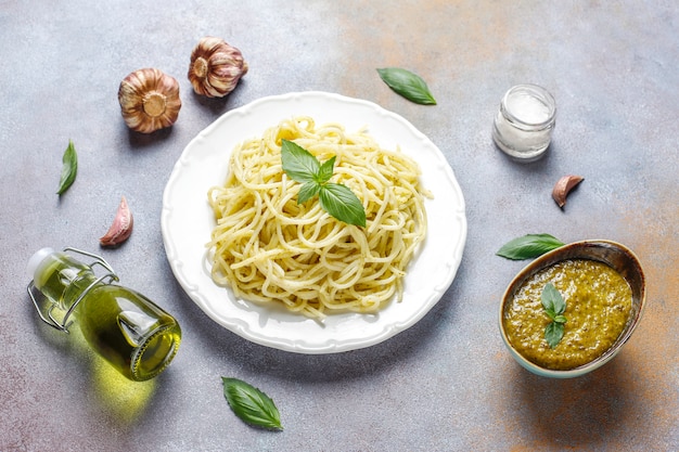 Free photo plate of pasta with homemade pesto sauce.