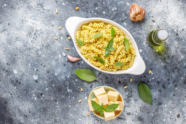 Free photo plate of pasta with homemade pesto sauce.