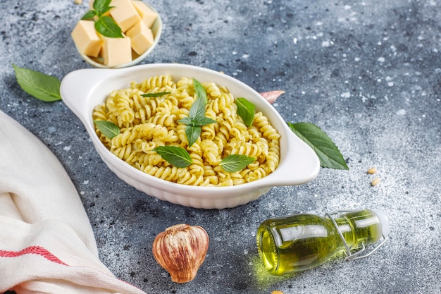 Free photo plate of pasta with homemade pesto sauce.