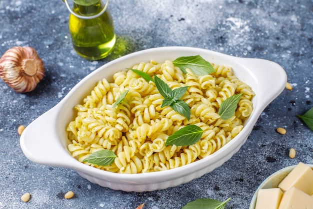 Free photo plate of pasta with homemade pesto sauce.