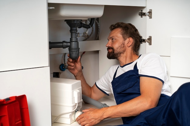 Free photo plumbing professional doing his job