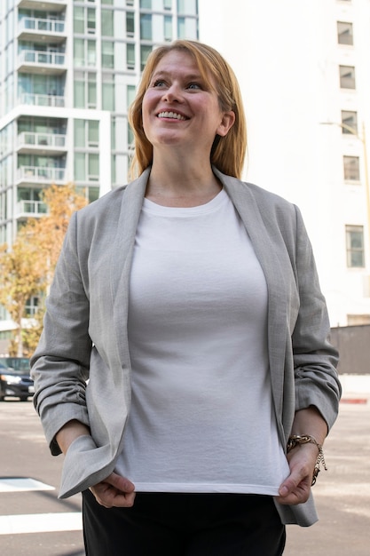 Plus size t-shirt white business outfit blonde woman in the city