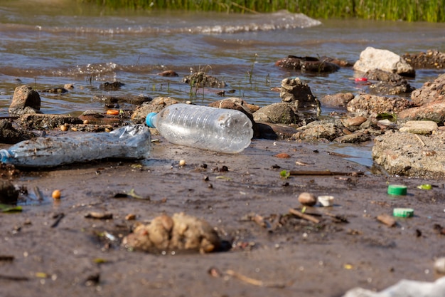 Free photo pollution concept of water with garbage