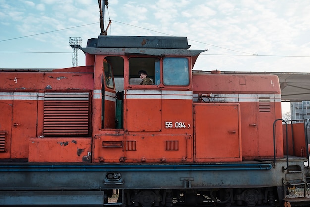 Free photo pop punk aesthetic portrait of woman posing in locomotive