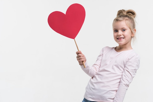 Free photo portrait of adorable young girl posing