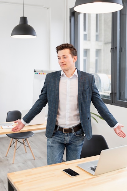 Free photo portrait of adult male at the office