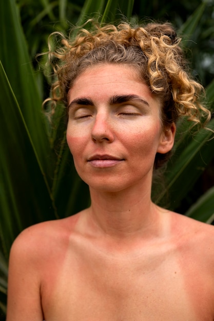 Free Photo portrait of adult woman with sunburn skin