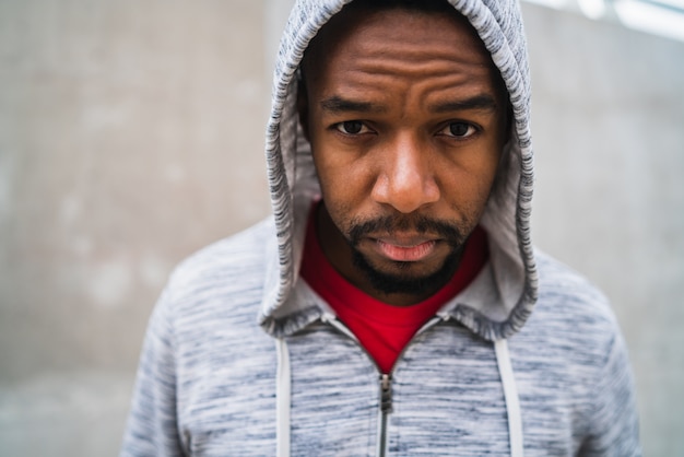 Free photo portrait of an athletic man.