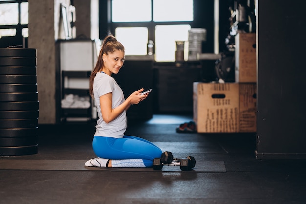 Free photo portrait of attractive young woman doing yoga or pilates exercise