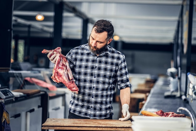 Free Photo portrait of a bearded butcher in a butchery