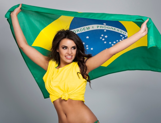 Free photo portrait of beautiful brazilian football fan