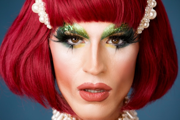 Free photo portrait of beautiful drag person wearing makeup and wig