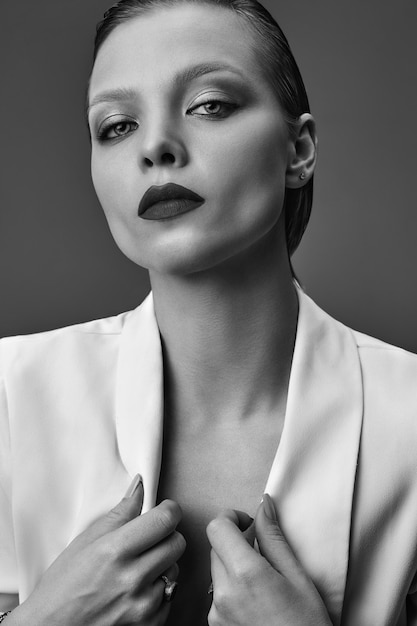 Free Photo portrait of beautiful fashion stylish brunette woman model with evening makeup and red lips in white jacket