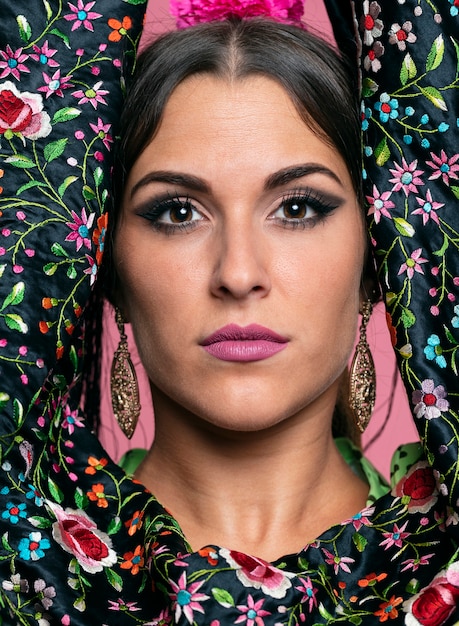 Free Photo portrait of beautiful flamenca looking at camera