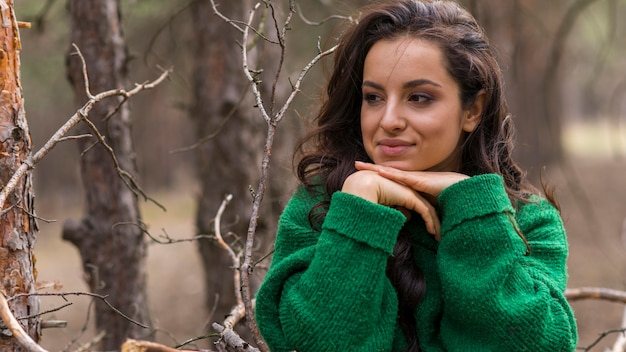 Free photo portrait beautiful woman enjoying nature