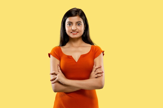 Free photo portrait of beautiful woman isolated on yellow studio background