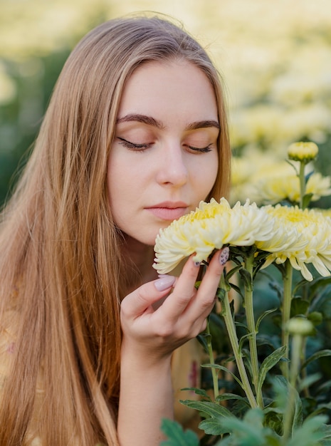 Portrait beautiful woman smelling flower