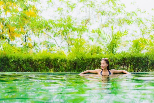 Free Photo portrait beautiful young asian woman in swimming pool around hotel and resort