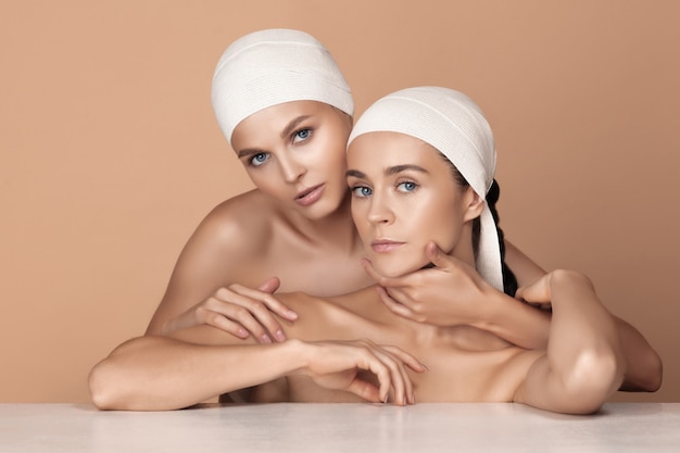 Free Photo portrait of beautiful young women on brown studio