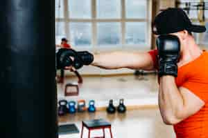 Free photo portrait of boxer in the gym