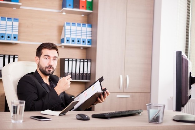 Free photo portrait of businessman working in his office. businessperson in professional environment