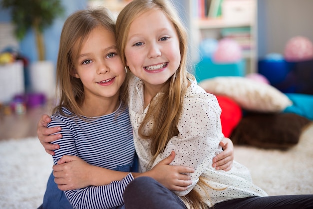 Free photo portrait of charming blonde sisters