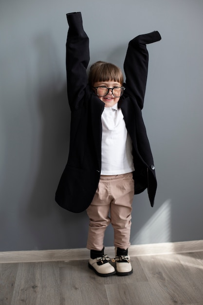 Free photo portrait of cute girl in oversized coat and glasses