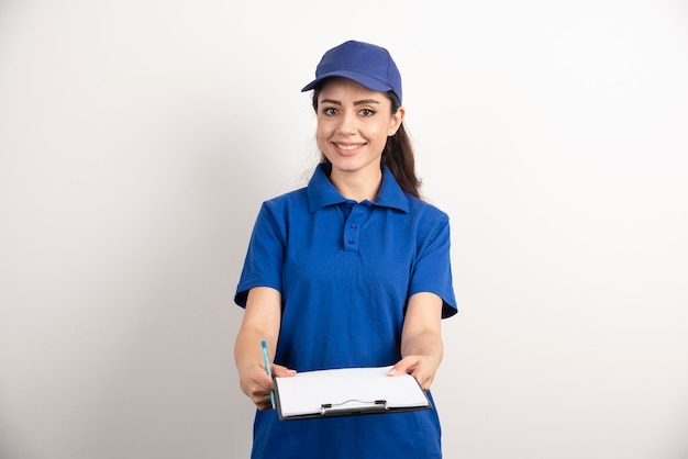 Free photo a portrait of a delivery young woman with clipboard . high quality photo