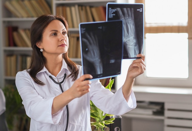 Free photo portrait of a doctor