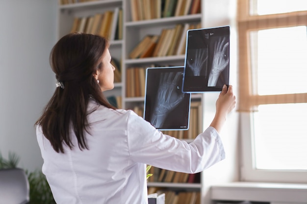 Free photo portrait of a doctor