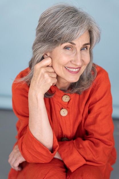 Free photo portrait of elegant older woman posing and being happy