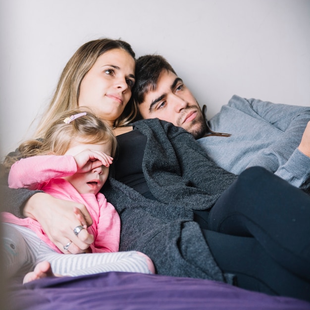 Free photo portrait of a family relaxing on bed