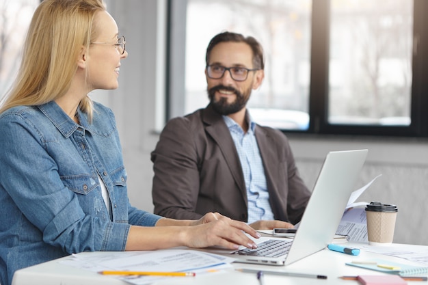 Free Photo portrait of female manager and her boss working together in office