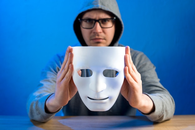 Free photo portrait of hacker with mask