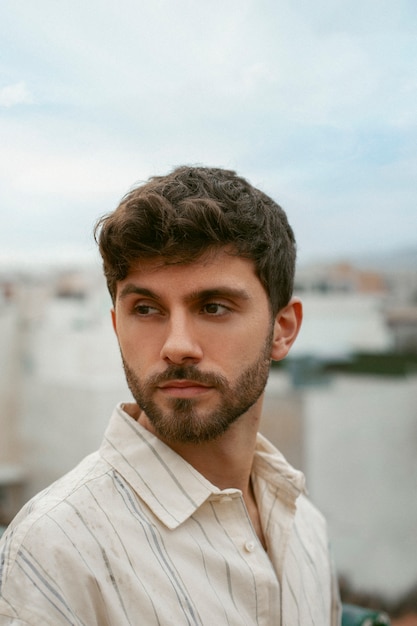 Free photo portrait of handsome bearded man outside