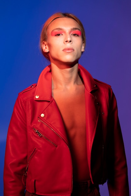 Free photo portrait of handsome man with long blonde hair wearing a red jacket